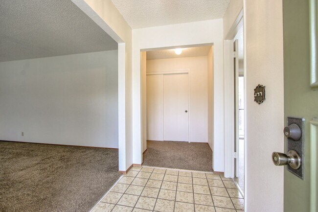 Foto del edificio - 2 br, 2 bath House - 1520 DARRYL DRIVE