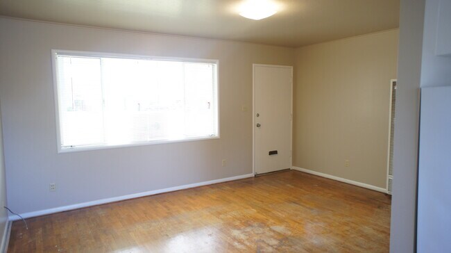 Building Photo - 350 Richardson Dr