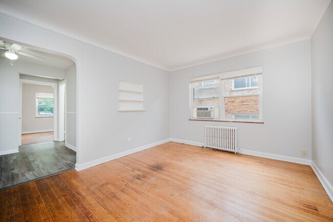 Foto del edificio - 5828 Ridge Ave