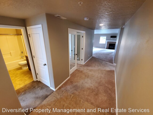 Building Photo - 3 br, 2 bath House - 899 North Pointe Dr. NW