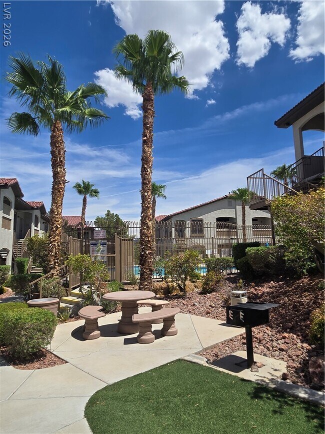 Foto del edificio - 2305 W Horizon Ridge Pkwy