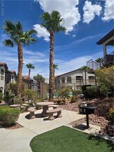 Building Photo - 2305 W Horizon Ridge Pkwy