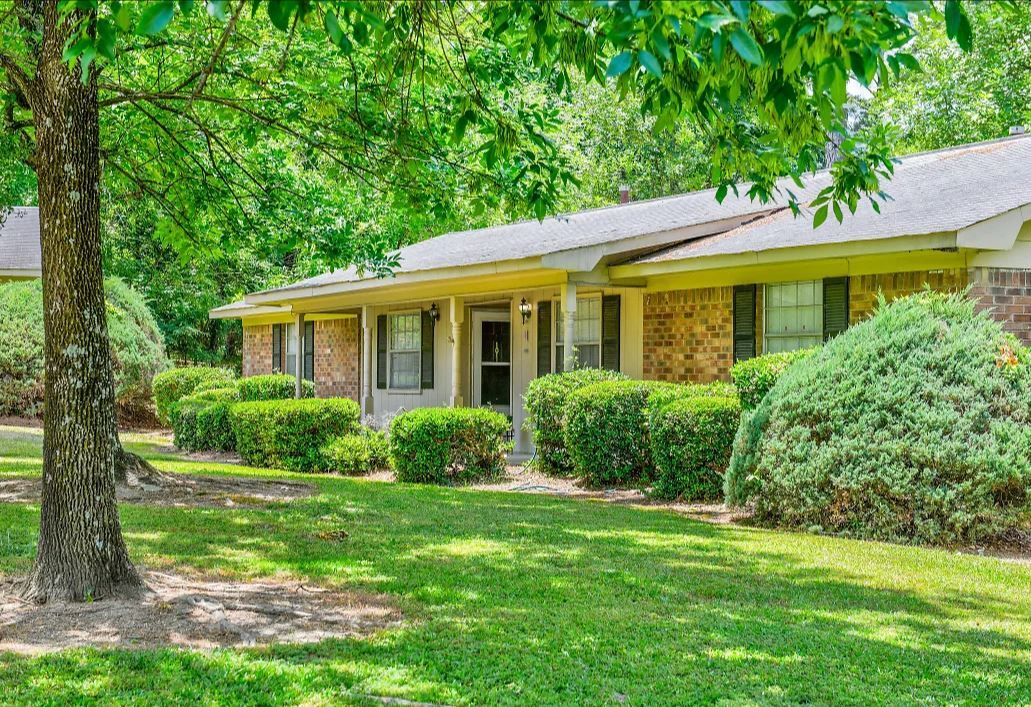 Primary Photo - Woodknoll Duplexes