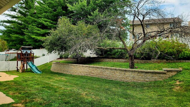 Foto del edificio - "Charming 3-Bed Oasis with 2.5 Baths on Carrington Court!"