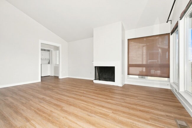 Building Photo - 3420 25th Ave W