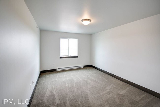 Building Photo - 1185 Twin Lakes Ave