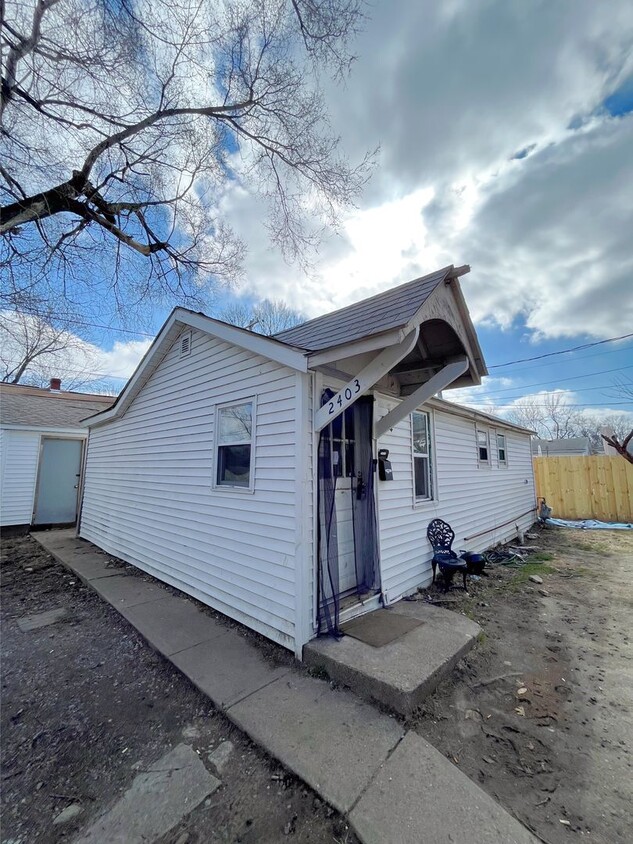 Primary Photo - 2 Bedroom Close To Downtown