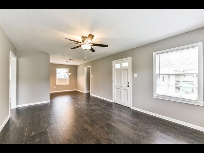 Building Photo - 5130 Enyart St