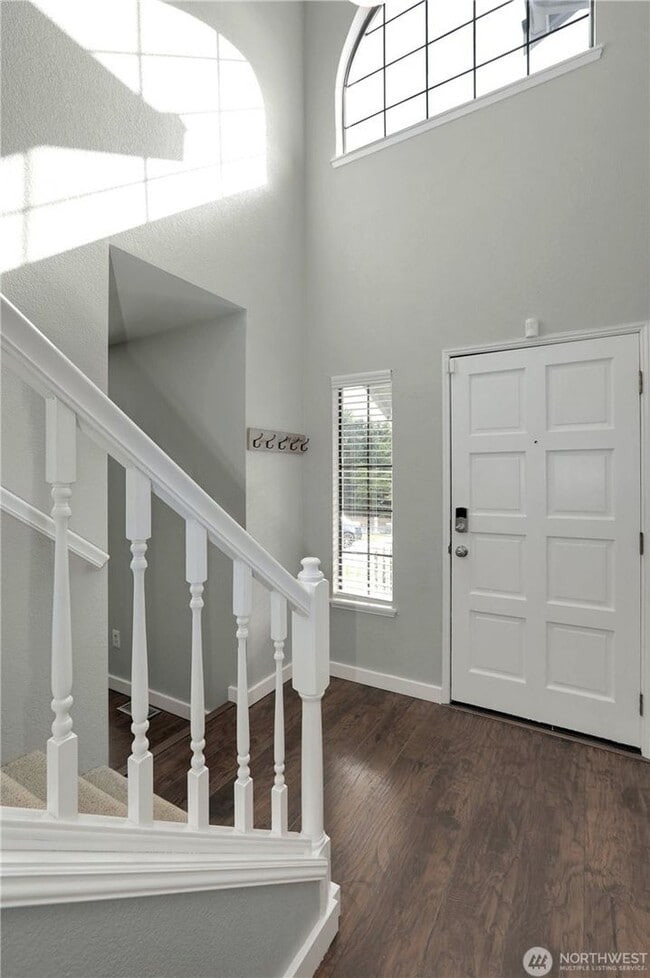 Building Photo - 3 bed 2.5 bath in martha lake neighborhood