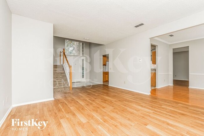 Building Photo - 6837 Lyndale Dr