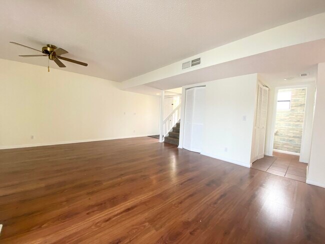 Building Photo - 703 Stonewood Ct