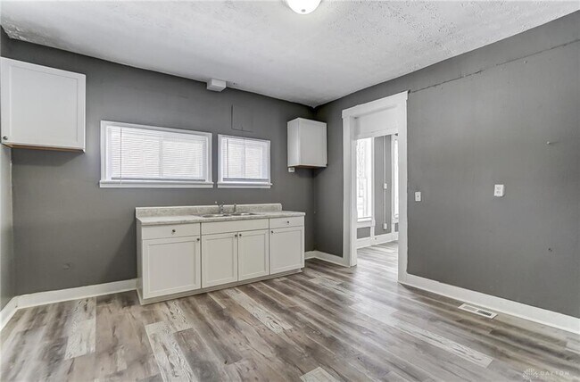 Foto del edificio - 810 Innisfallen Ave