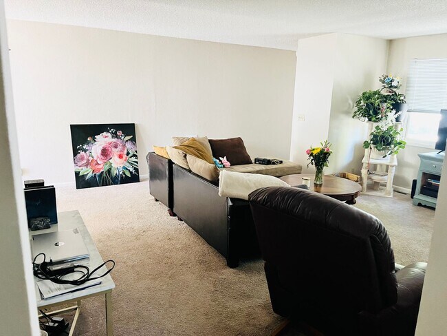 Foto del edificio - 332-334 Covert Ln