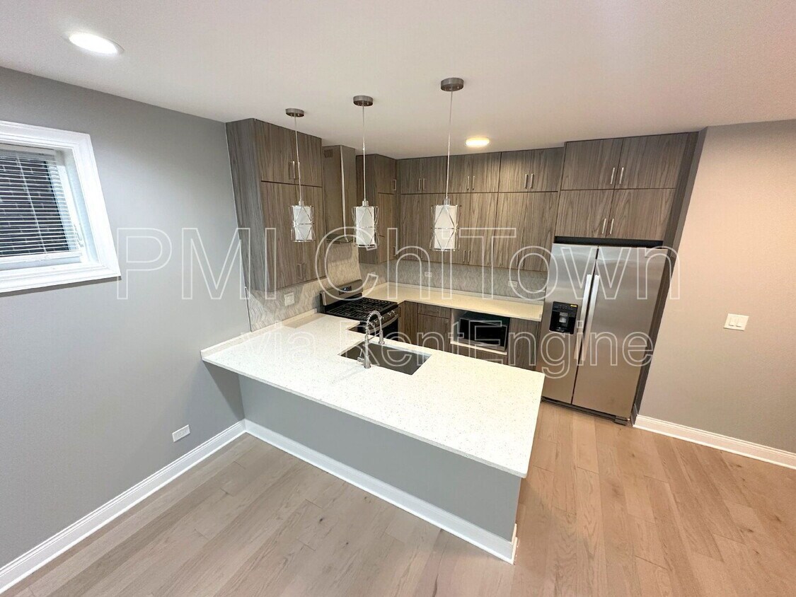 Foto principal - 4952 S Michigan Ave