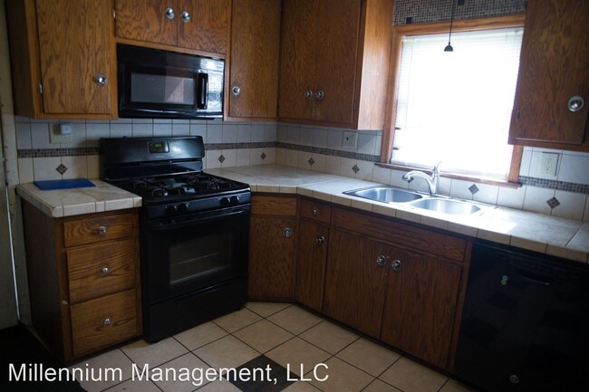 Building Photo - 6 br, 2 bath House - 911 E River Road