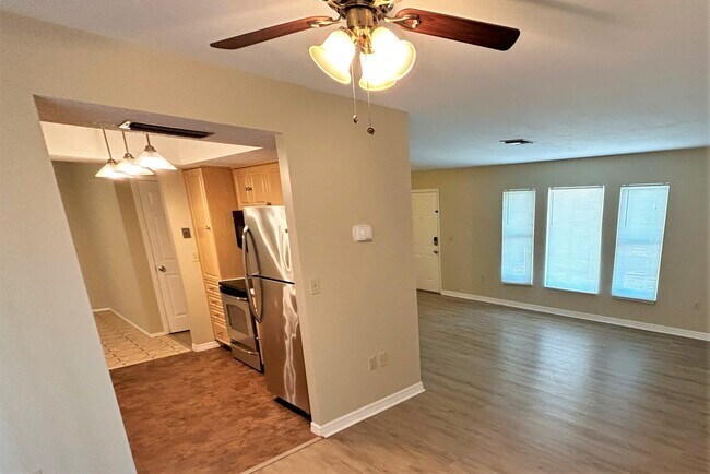 Building Photo - 4113 Lanai Dr