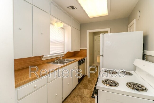 Building Photo - 1247 S Quebec Ave