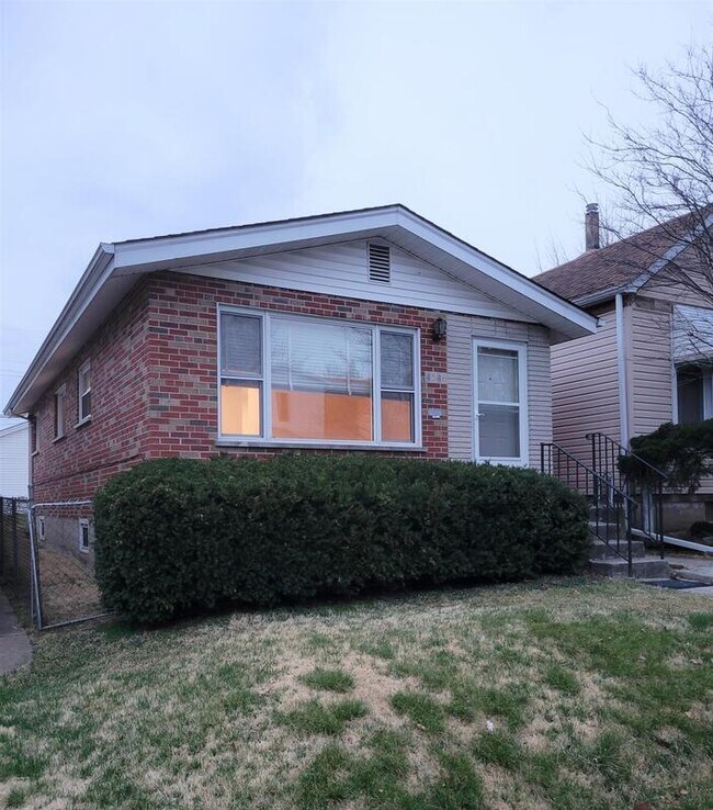 Building Photo - 4546 Ray Ave