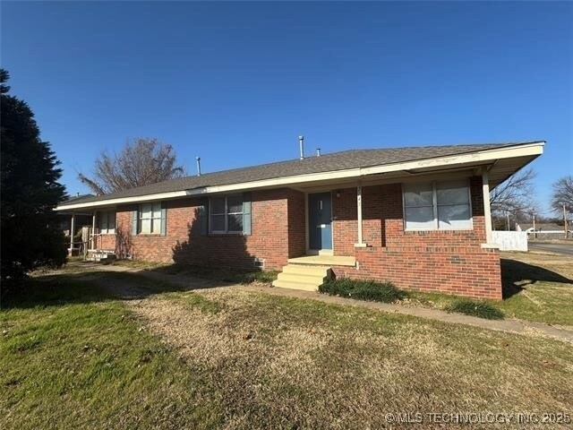 Foto principal - 2743 E 3rd St