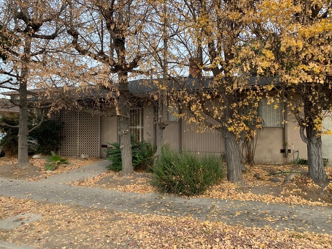 Building Photo - 3814 S. Bronson Ave
