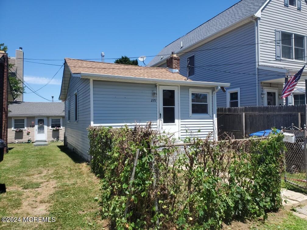 Primary Photo - 235 Bay Ave