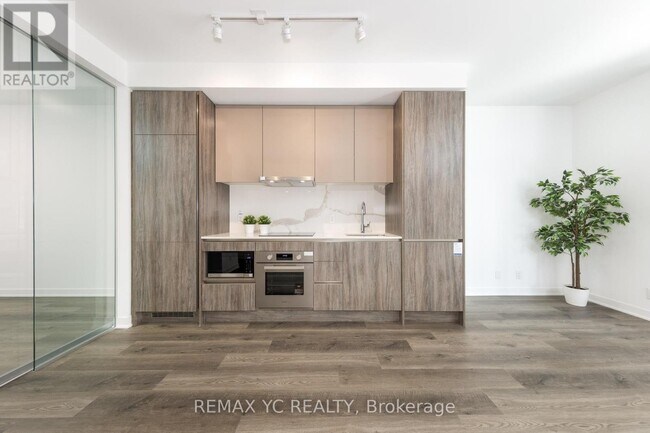 Building Photo - 180 Front St E