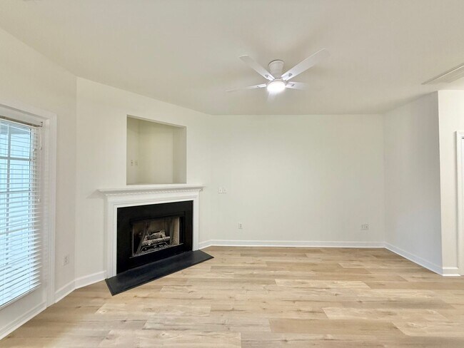 Foto del edificio - Newly Remodeled 3BD, 3BA Raleigh Townhome ...