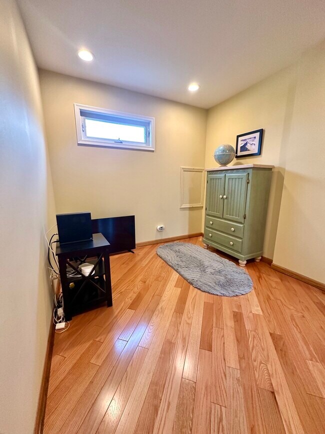 Building Photo - 1211 Larraway Dr