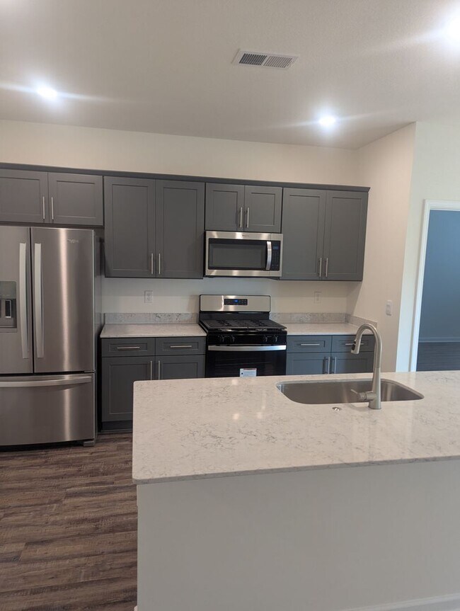 Foto del edificio - Brand new 3 bed/2 bath home with garage