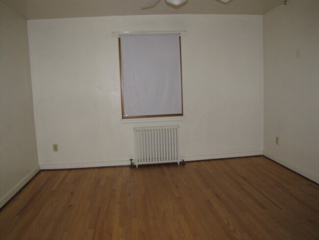 Una BR - 310 W Nittany Ave