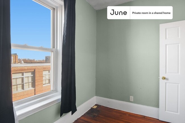 Building Photo - Room in Shared 4 bed/1.5 bath home