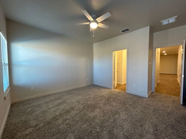Foto del edificio - Luxury Townhome in Abbey Glen Community!
