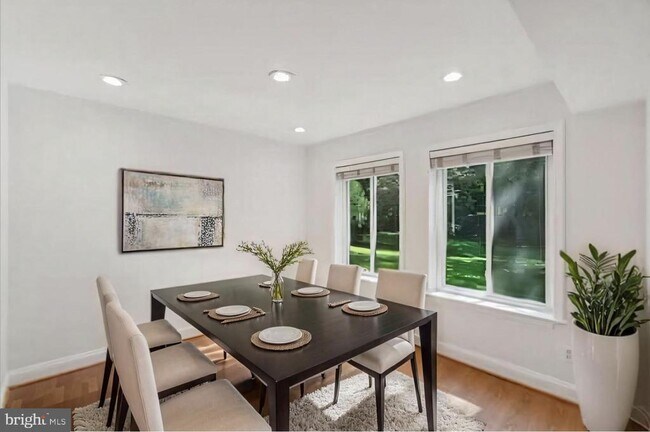Foto del edificio - 5809 Edson Ln