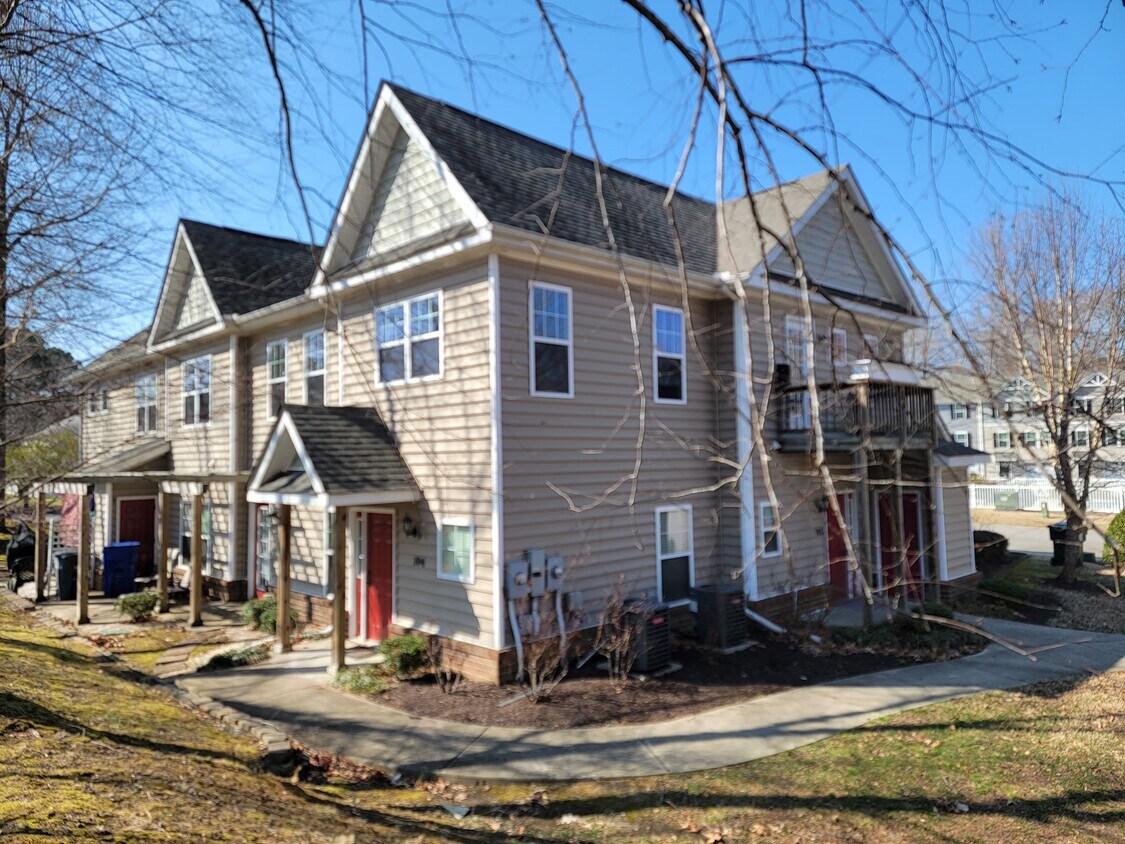 Foto principal - 105 Lakeview Cove