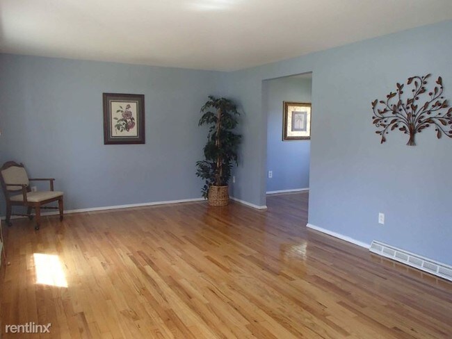 Building Photo - 4 br, 2.5 bath House - 110 Mercia Dr