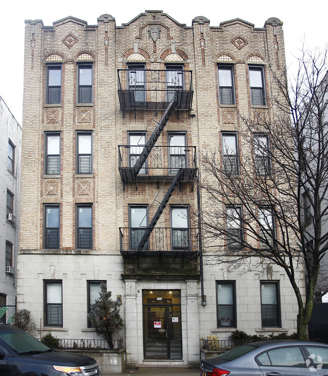 Building Photo - Landau Apartments