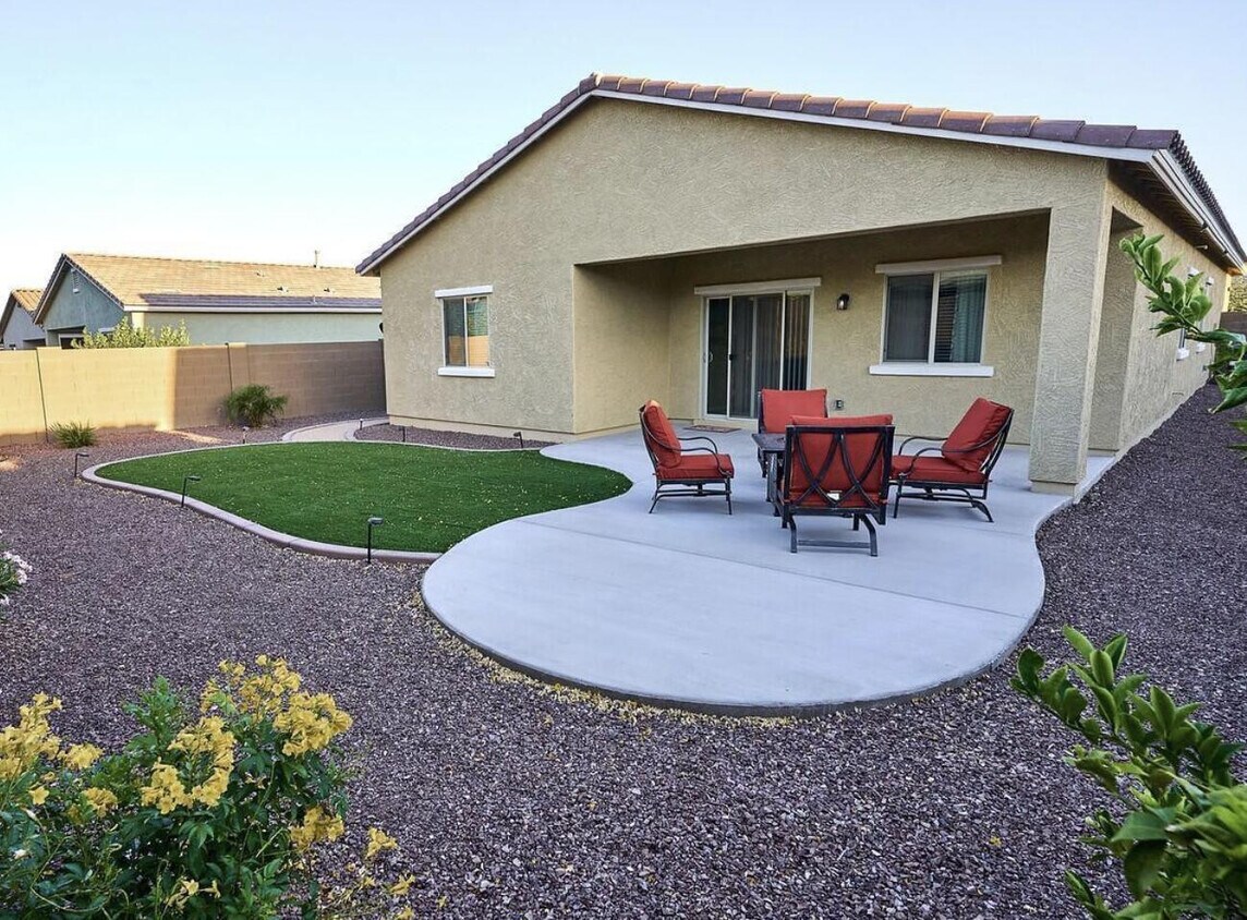 Foto del edificio - 21248 W Palm Ln