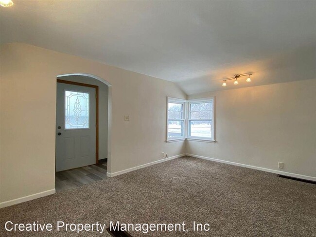 Building Photo - 3 br, 1 bath House - 401 3rd St. West