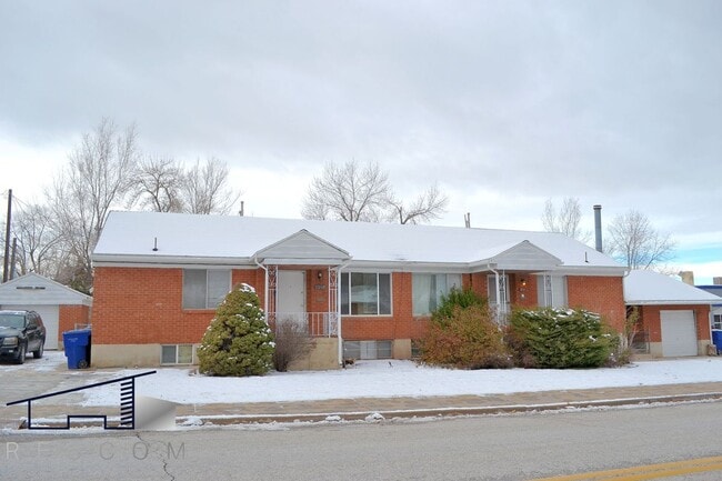 Building Photo - 3729 Quincy Ave
