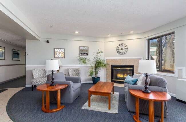 Foto del edificio - 10 Kellogg Rd