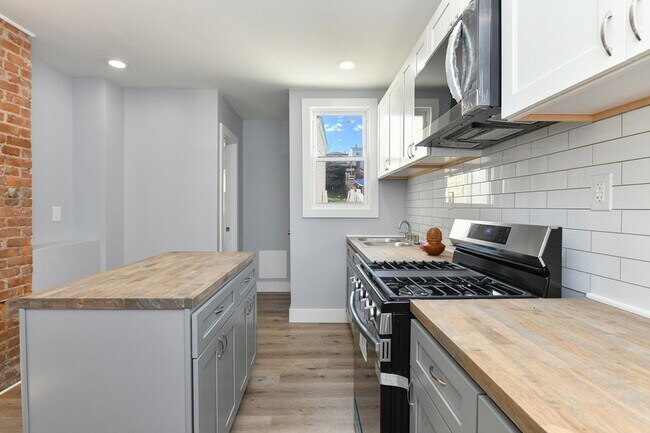 Building Photo - 1709 48th St