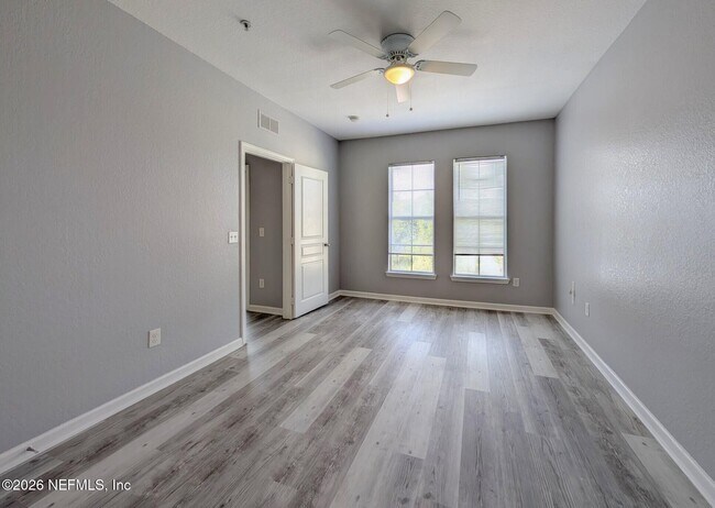 Foto del edificio - 8290 Park Way