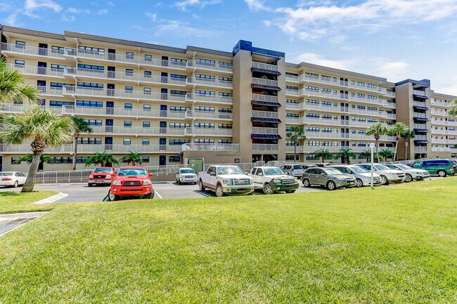 Foto del edificio - 3240 S Fletcher Ave