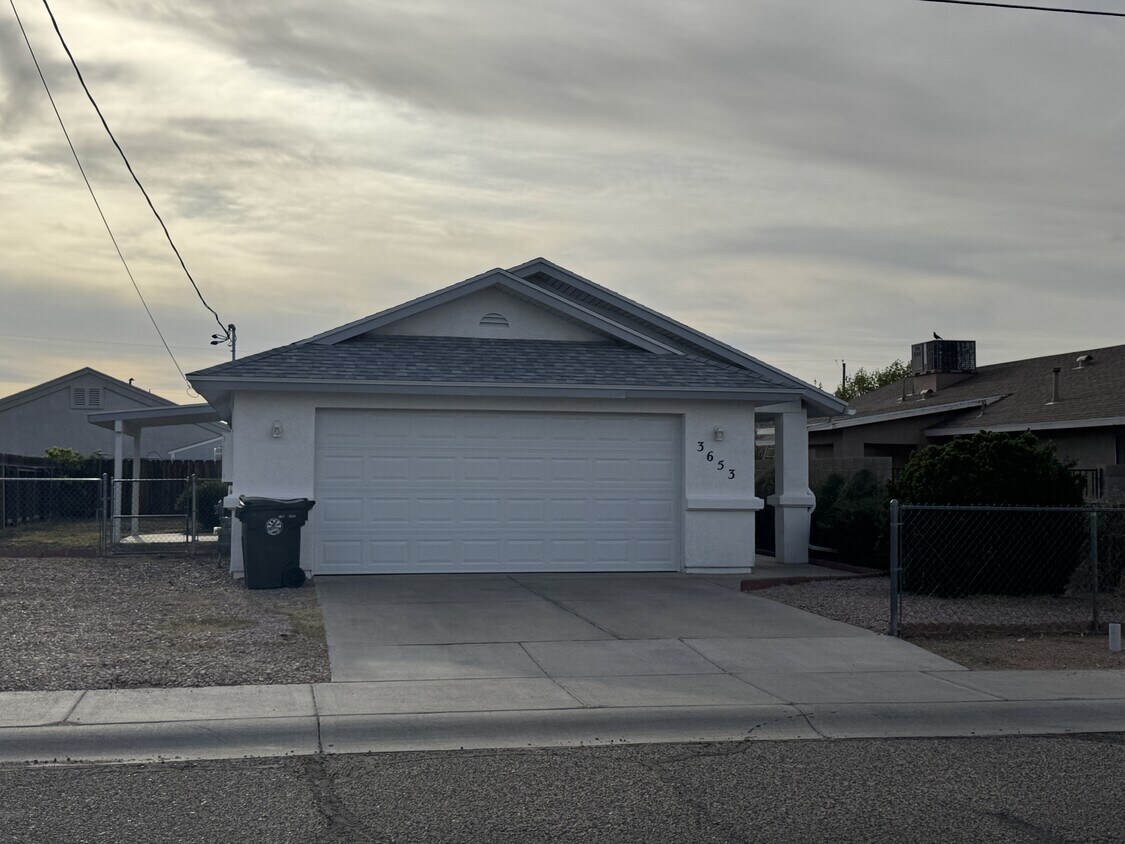 Primary Photo - 3653 N Roosevelt St