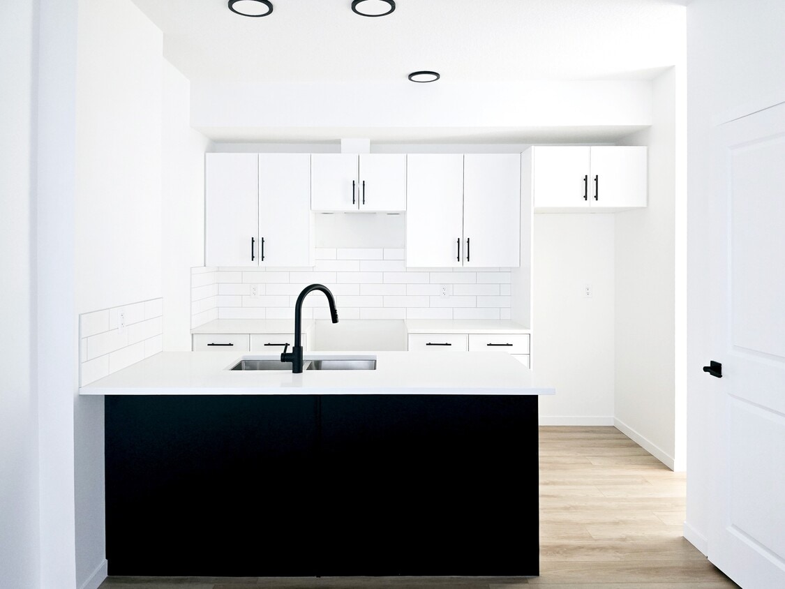 Primary Photo - 11523-11129 129 Ave NW