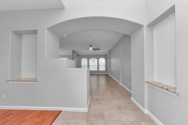 Foto del edificio - 1819 Misty Falls Ln