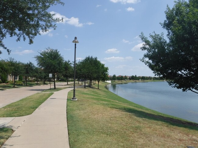 Foto del edificio - Beautiful 2 bed 2.5 Bath in Las Colinas!