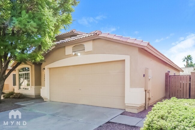 Building Photo - 2303 E Aire Libre Ave