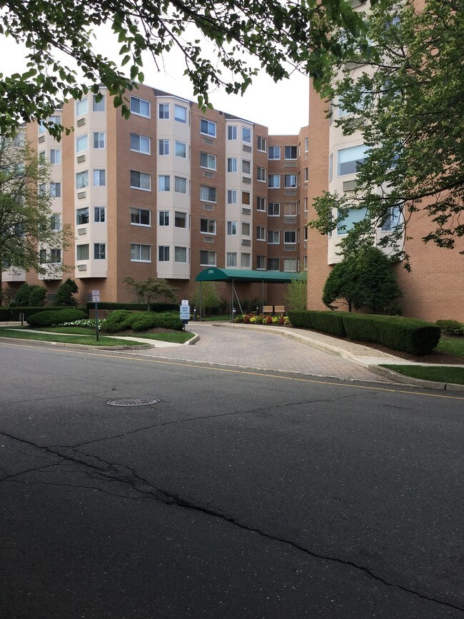 290 Anderson St Unit 6L, Hackensack, NJ 07601 Condo for Rent in Hackensack, NJ