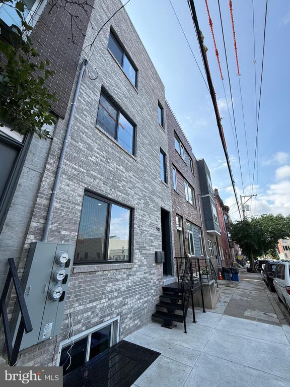 Building Photo - 941 N 6th St